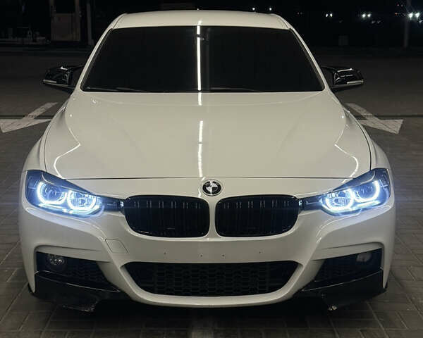 БМВ 3 Серия 2013 в Днепре (Днепропетровске) на Automoto.ua Белый БМВ 3 Серия, объемом двигателя 2 л и пробегом 210 тыс. км за 13000 $, фото 1 на Automoto.ua