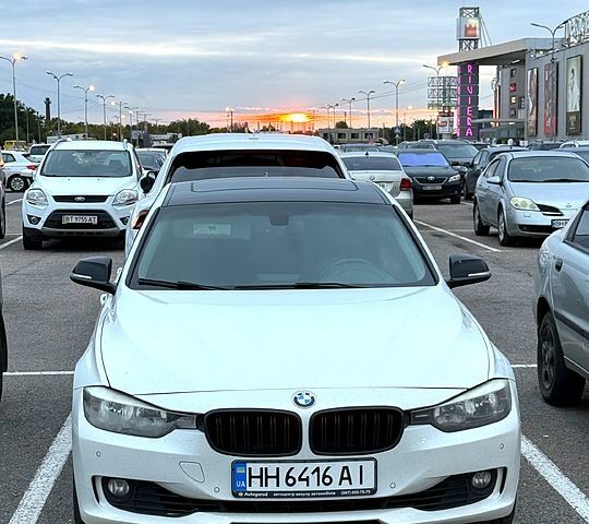 Белый БМВ 3 Серия, объемом двигателя 2 л и пробегом 217 тыс. км за 11600 $, фото 1 на Automoto.ua