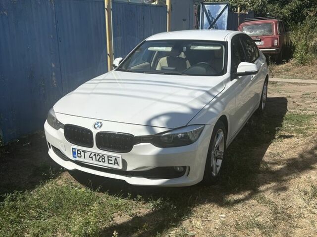 Белый БМВ 3 Серия, объемом двигателя 2 л и пробегом 210 тыс. км за 10712 $, фото 1 на Automoto.ua