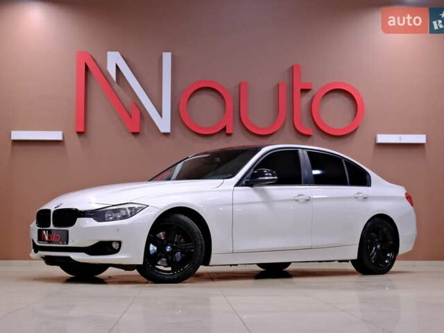 Белый БМВ 3 Серия, объемом двигателя 2 л и пробегом 215 тыс. км за 13600 $, фото 1 на Automoto.ua
