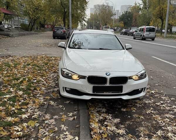 БМВ 3 Серия 2014 в Киеве на Automoto.ua Белый БМВ 3 Серия, объемом двигателя 2 л и пробегом 105 тыс. км за 12300 $, фото 1 на Automoto.ua