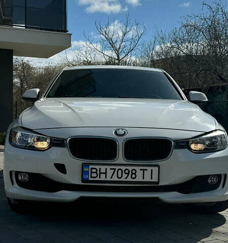 Белый БМВ 3 Серия, объемом двигателя 2 л и пробегом 155 тыс. км за 13299 $, фото 1 на Automoto.ua