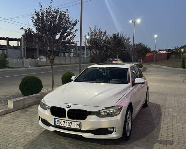 Білий БМВ 3 Серія, об'ємом двигуна 2 л та пробігом 205 тис. км за 14900 $, фото 1 на Automoto.ua