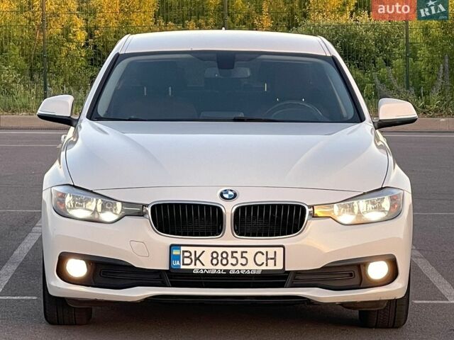 Белый БМВ 3 Серия, объемом двигателя 2 л и пробегом 218 тыс. км за 12650 $, фото 1 на Automoto.ua