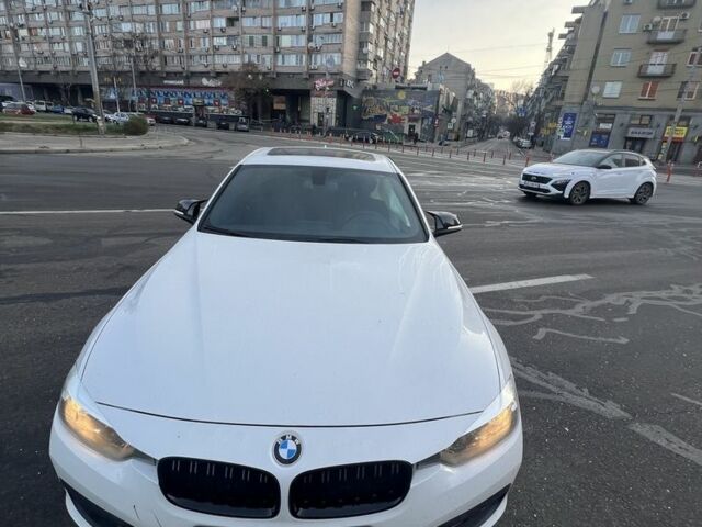 Білий БМВ 3 Серія, об'ємом двигуна 2 л та пробігом 220 тис. км за 8000 $, фото 1 на Automoto.ua