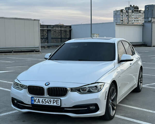 Белый БМВ 3 Серия, объемом двигателя 2 л и пробегом 98 тыс. км за 19700 $, фото 1 на Automoto.ua