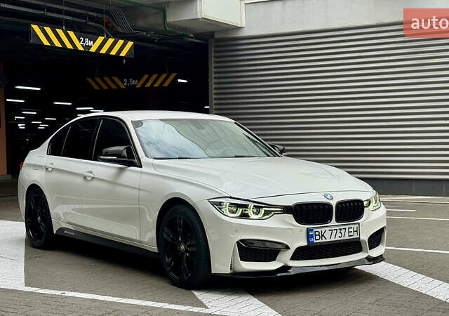 Белый БМВ 3 Серия, объемом двигателя 2 л и пробегом 155 тыс. км за 17000 $, фото 1 на Automoto.ua