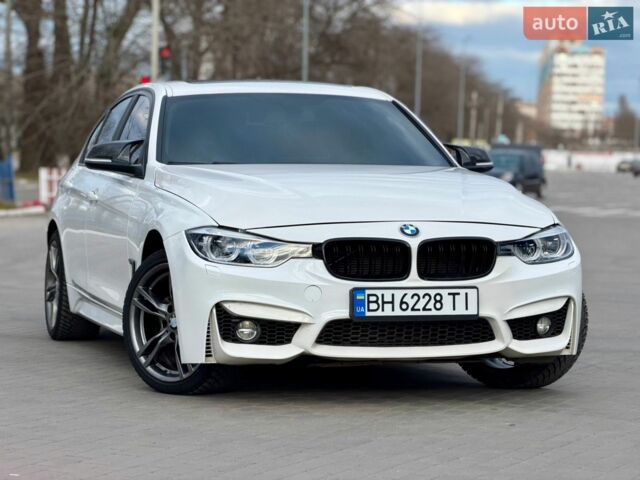 Белый БМВ 3 Серия, объемом двигателя 2 л и пробегом 140 тыс. км за 12200 $, фото 1 на Automoto.ua