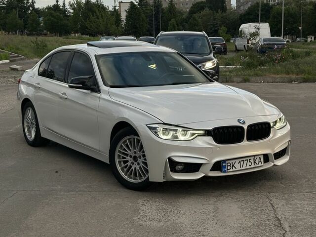Білий БМВ 3 Серія, об'ємом двигуна 2 л та пробігом 200 тис. км за 15600 $, фото 1 на Automoto.ua