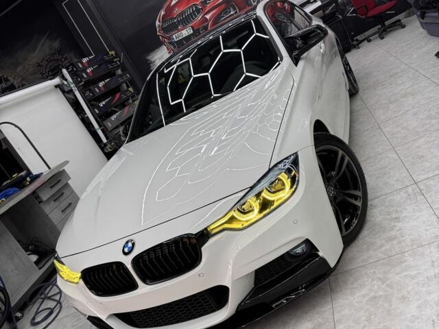 Білий БМВ 3 Серія, об'ємом двигуна 2 л та пробігом 130 тис. км за 20895 $, фото 1 на Automoto.ua