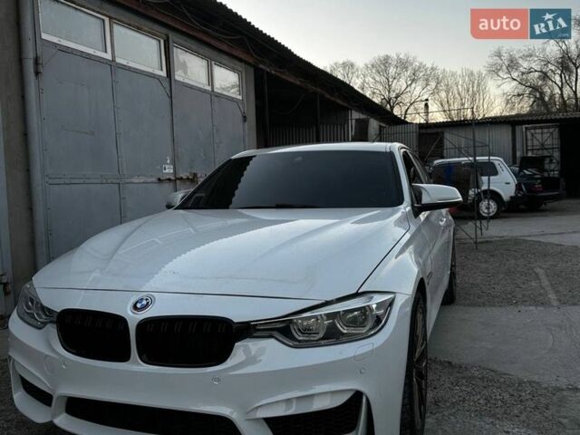 Білий БМВ 3 Серія, об'ємом двигуна 2 л та пробігом 140 тис. км за 19890 $, фото 1 на Automoto.ua