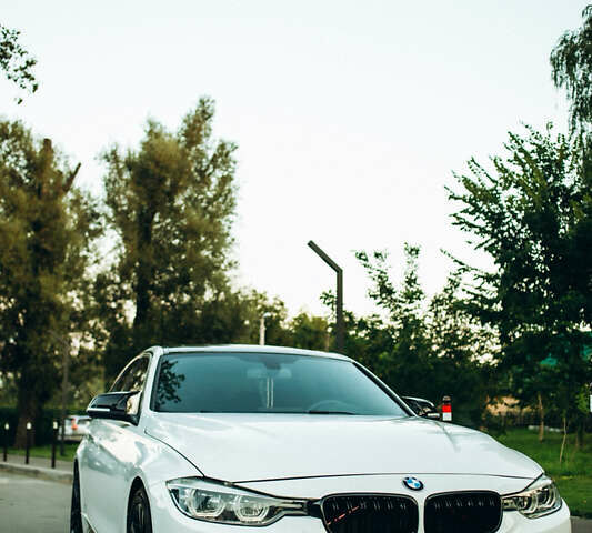 Білий БМВ 3 Серія, об'ємом двигуна 2 л та пробігом 101 тис. км за 19300 $, фото 1 на Automoto.ua