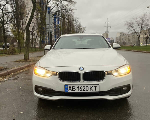 Белый БМВ 3 Серия, объемом двигателя 2 л и пробегом 120 тыс. км за 14900 $, фото 1 на Automoto.ua