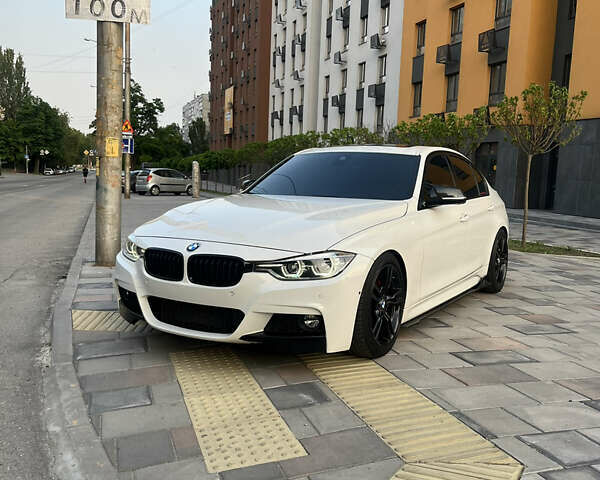 Белый БМВ 3 Серия, объемом двигателя 3 л и пробегом 108 тыс. км за 30000 $, фото 1 на Automoto.ua