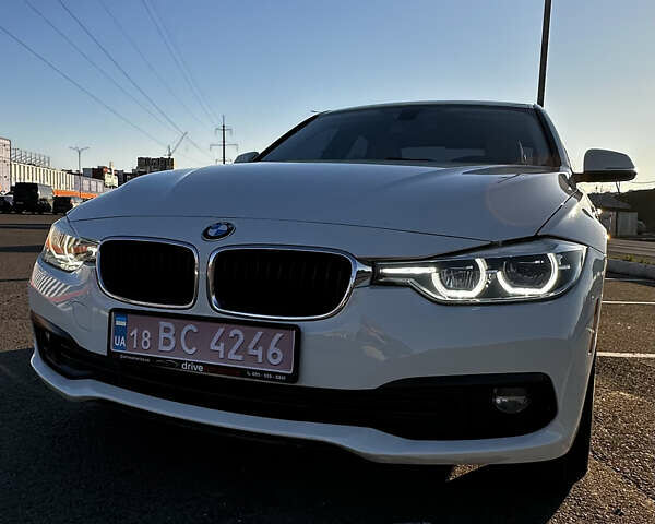 Білий БМВ 3 Серія, об'ємом двигуна 2 л та пробігом 190 тис. км за 13900 $, фото 1 на Automoto.ua