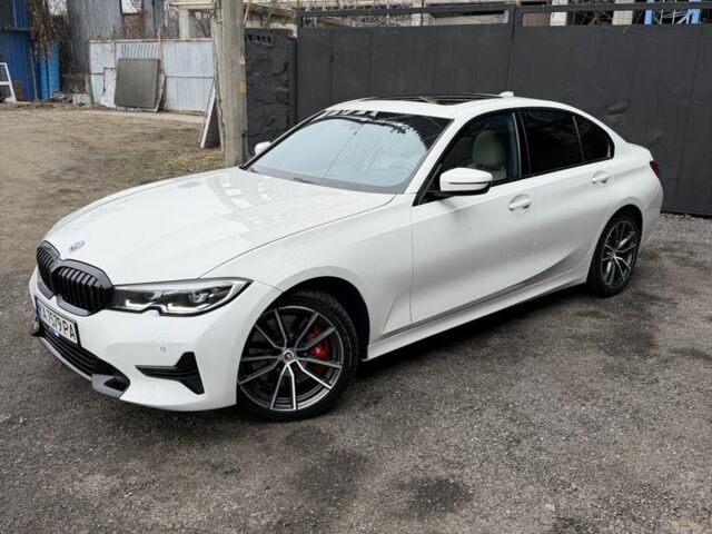 Белый БМВ 3 Серия, объемом двигателя 2 л и пробегом 80 тыс. км за 32900 $, фото 1 на Automoto.ua