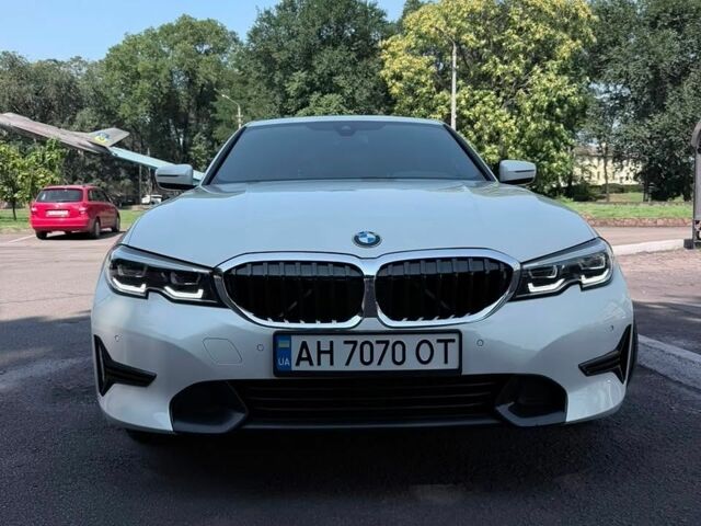 Белый БМВ 3 Серия, объемом двигателя 2 л и пробегом 142 тыс. км за 23000 $, фото 1 на Automoto.ua