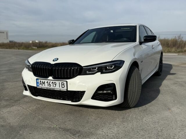 Белый БМВ 3 Серия, объемом двигателя 2 л и пробегом 114 тыс. км за 37999 $, фото 1 на Automoto.ua