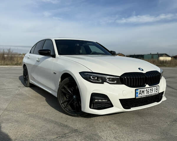 Белый БМВ 3 Серия, объемом двигателя 2 л и пробегом 114 тыс. км за 38000 $, фото 1 на Automoto.ua