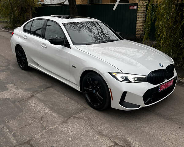 Белый БМВ 3 Серия, объемом двигателя 2 л и пробегом 19 тыс. км за 45500 $, фото 1 на Automoto.ua