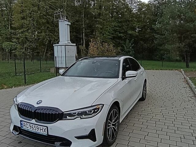 Белый БМВ 3 Серия, объемом двигателя 2 л и пробегом 38 тыс. км за 35500 $, фото 1 на Automoto.ua
