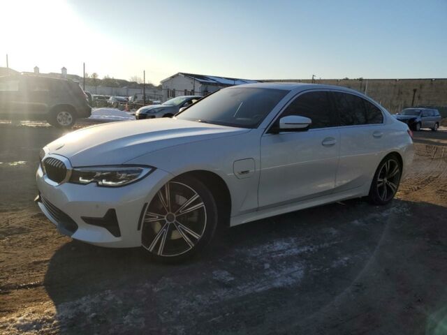 Белый БМВ 3 Серия, объемом двигателя 2 л и пробегом 40 тыс. км за 35500 $, фото 1 на Automoto.ua