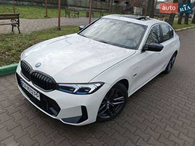 Белый БМВ 3 Серия, объемом двигателя 2 л и пробегом 95 тыс. км за 32500 $, фото 1 на Automoto.ua