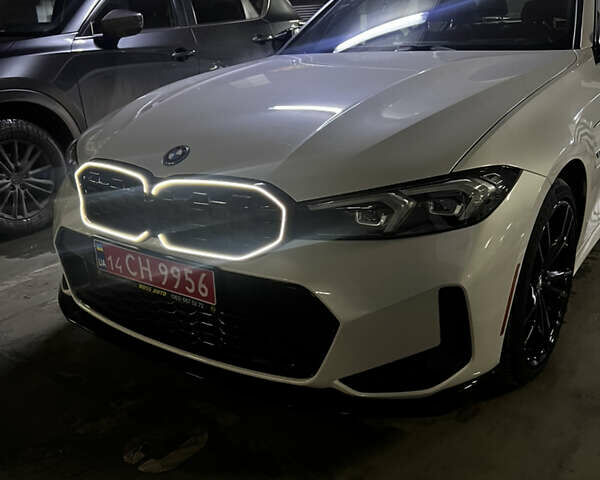 Белый БМВ 3 Серия, объемом двигателя 2 л и пробегом 19 тыс. км за 43800 $, фото 1 на Automoto.ua