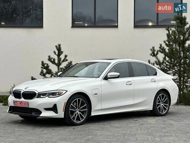 Белый БМВ 3 Серия, объемом двигателя 2 л и пробегом 177 тыс. км за 32400 $, фото 1 на Automoto.ua
