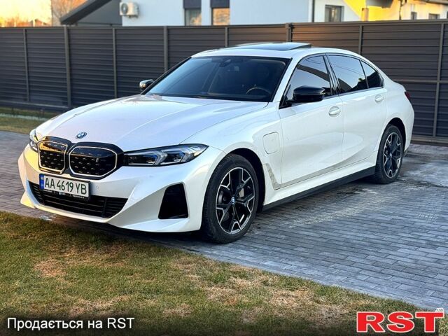 Белый БМВ 3 Серия, объемом двигателя 0.25 л и пробегом 93 тыс. км за 32500 $, фото 1 на Automoto.ua