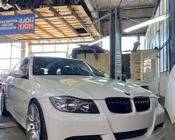 Белый БМВ 3 Серия, объемом двигателя 2 л и пробегом 370 тыс. км за 7000 $, фото 1 на Automoto.ua