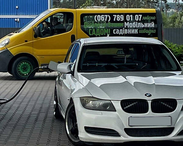 Белый БМВ 3 Серия, объемом двигателя 2 л и пробегом 270 тыс. км за 8600 $, фото 1 на Automoto.ua