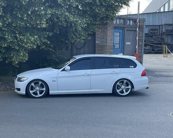 Білий БМВ 3 Серія, об'ємом двигуна 2 л та пробігом 270 тис. км за 9000 $, фото 1 на Automoto.ua