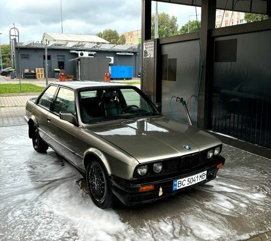 Бежевый БМВ 3 Серия, объемом двигателя 0 л и пробегом 100 тыс. км за 3500 $, фото 1 на Automoto.ua