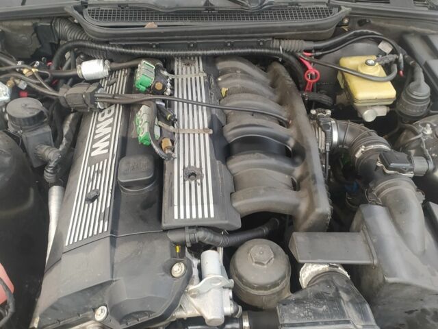 Чорний БМВ 3 Серія, об'ємом двигуна 2 л та пробігом 400 тис. км за 2500 $, фото 1 на Automoto.ua