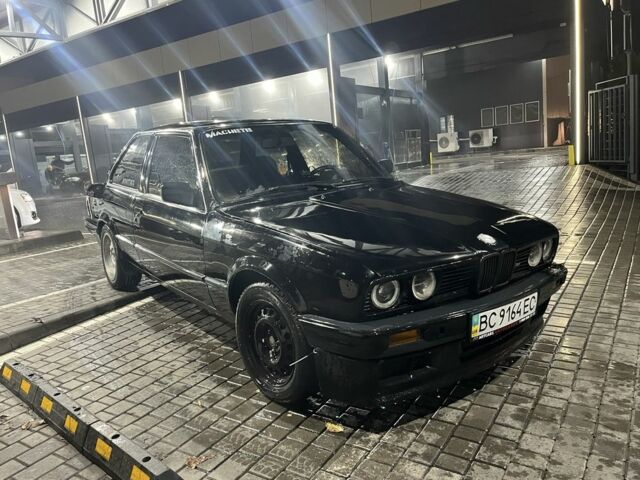 Черный БМВ 3 Серия, объемом двигателя 1.8 л и пробегом 500 тыс. км за 900 $, фото 1 на Automoto.ua