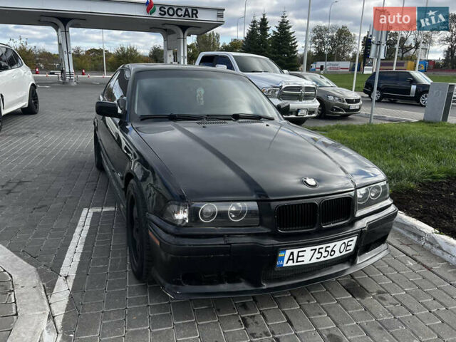 Черный БМВ 3 Серия, объемом двигателя 1.8 л и пробегом 340 тыс. км за 3800 $, фото 1 на Automoto.ua