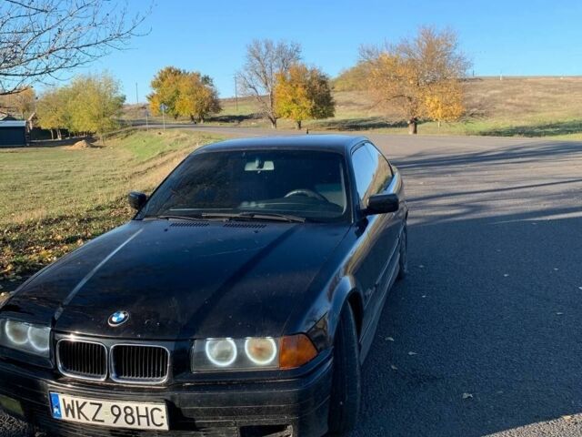 Черный БМВ 3 Серия, объемом двигателя 1.8 л и пробегом 250 тыс. км за 1500 $, фото 1 на Automoto.ua