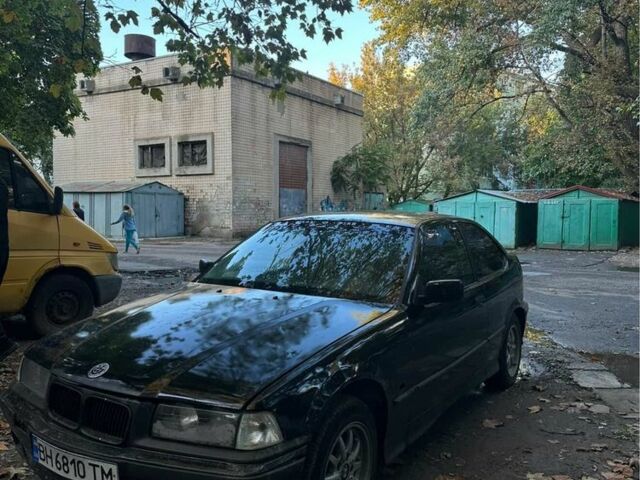 Черный БМВ 3 Серия, объемом двигателя 1.6 л и пробегом 777 тыс. км за 1400 $, фото 1 на Automoto.ua