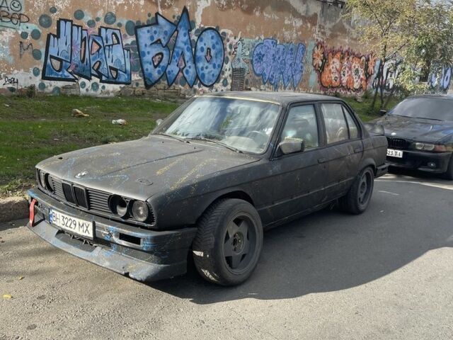 Черный БМВ 3 Серия, объемом двигателя 2.5 л и пробегом 99 тыс. км за 2200 $, фото 1 на Automoto.ua