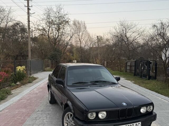 Черный БМВ 3 Серия, объемом двигателя 1.6 л и пробегом 300 тыс. км за 1300 $, фото 1 на Automoto.ua