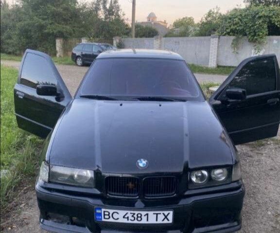 Черный БМВ 3 Серия, объемом двигателя 1.8 л и пробегом 397 тыс. км за 2009 $, фото 1 на Automoto.ua