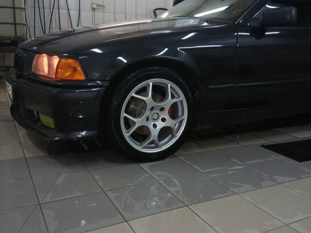 Черный БМВ 3 Серия, объемом двигателя 0 л и пробегом 529 тыс. км за 3700 $, фото 1 на Automoto.ua