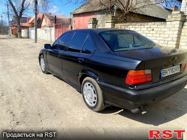 Черный БМВ 3 Серия, объемом двигателя 1.6 л и пробегом 200 тыс. км за 1200 $, фото 1 на Automoto.ua