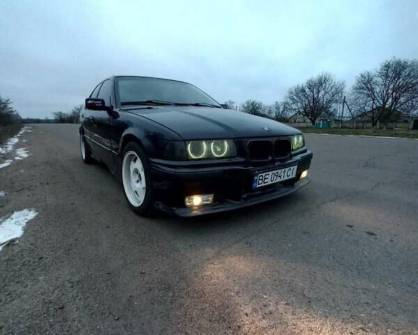 Черный БМВ 3 Серия, объемом двигателя 1.8 л и пробегом 350 тыс. км за 3500 $, фото 1 на Automoto.ua