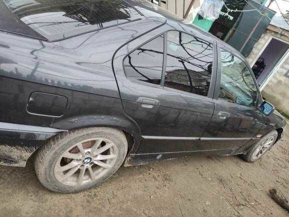 Чорний БМВ 3 Серія, об'ємом двигуна 1.8 л та пробігом 375 тис. км за 2138 $, фото 1 на Automoto.ua