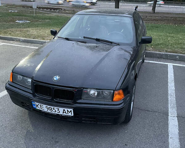 Черный БМВ 3 Серия, объемом двигателя 1.8 л и пробегом 316 тыс. км за 2100 $, фото 1 на Automoto.ua