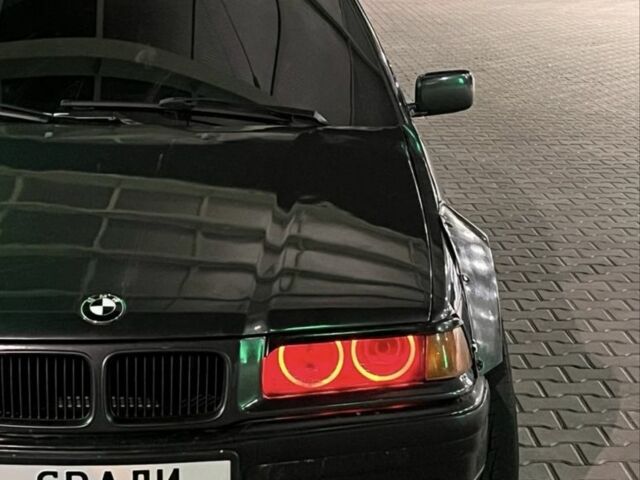 Черный БМВ 3 Серия, объемом двигателя 2 л и пробегом 250 тыс. км за 3500 $, фото 1 на Automoto.ua