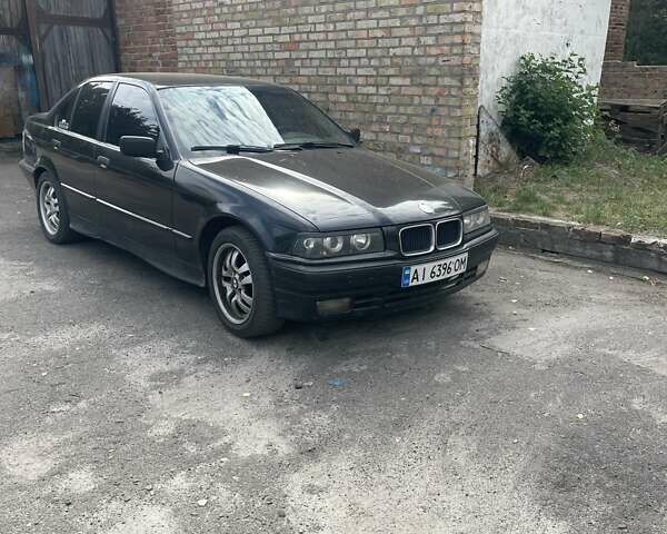 Черный БМВ 3 Серия, объемом двигателя 1.8 л и пробегом 280 тыс. км за 2500 $, фото 1 на Automoto.ua