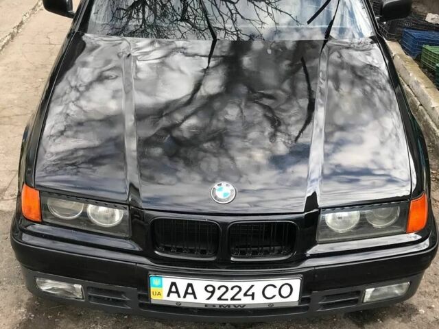 Чорний БМВ 3 Серія, об'ємом двигуна 1.8 л та пробігом 252 тис. км за 2400 $, фото 1 на Automoto.ua